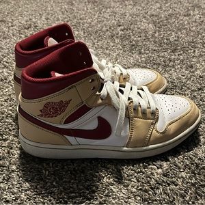 Jordan 1 mid